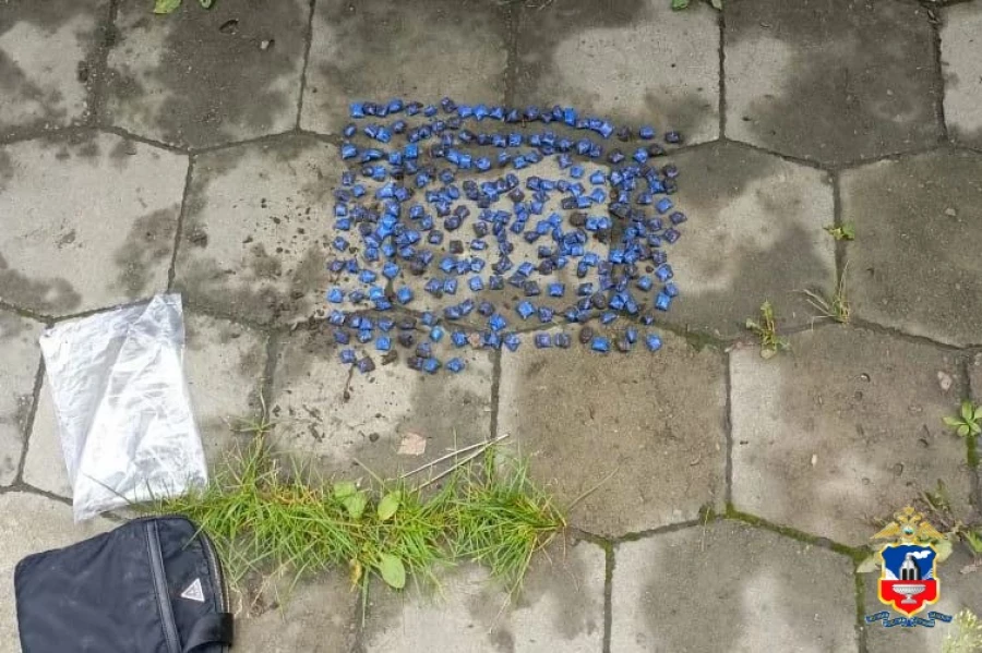 В Барнауле задержали двух наркокурьеров