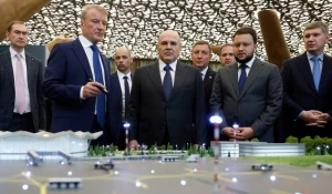 Перед началом совещания по развитию туризма.