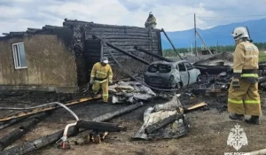 При пожаре на Алтае погиб подросток
