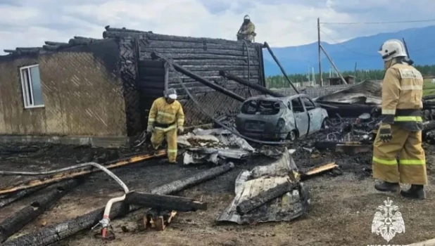 При пожаре на Алтае погиб подросток