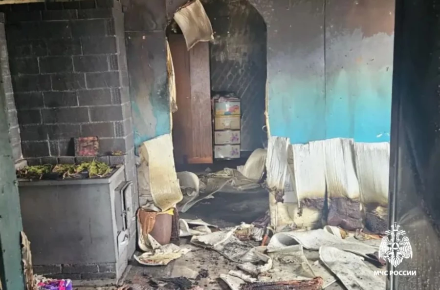 При пожаре на Алтае погиб подросток
