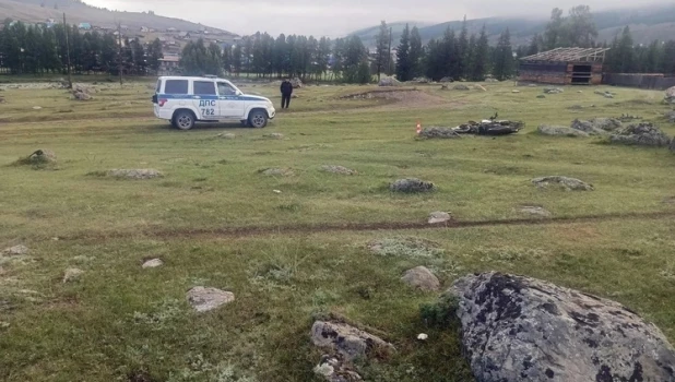 Подросток на мотоцикле наехал на валун на Алтае