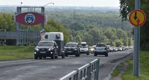 На въезде в Барнаул у Старого моста начался ремонт дороги
