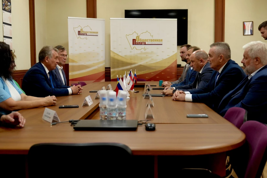Общественная палата Алтайского края и политические партии заключили соглашение о взаимодействии во время наблюдения за выборами-2026.