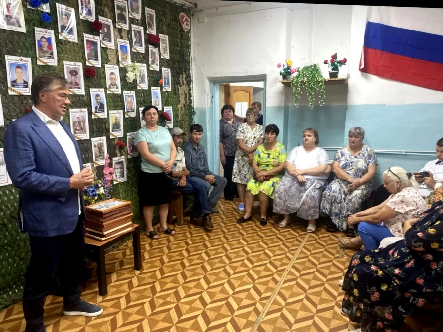Встреча волонтеров села Зональное с депутатом Государственной Думы Александром Терентьевым.