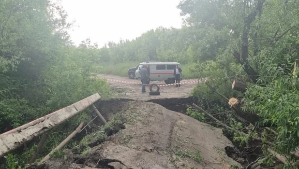 Старую переправу размыло в прошлом году
