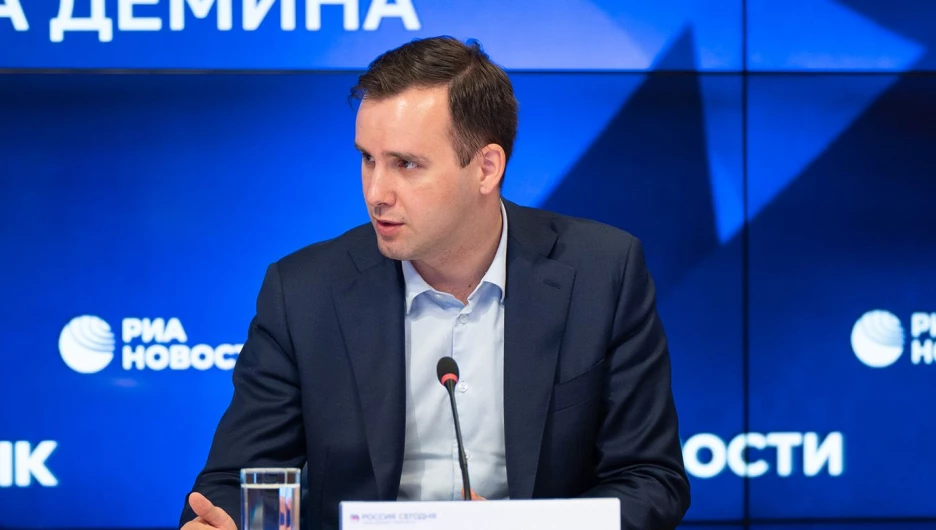 Александр Дёмин