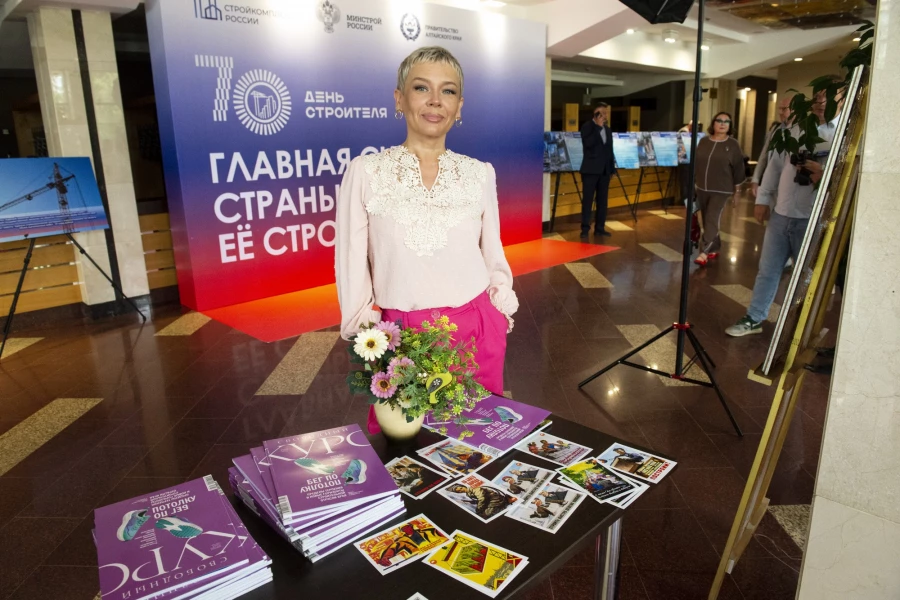 Деловой еженедельник «Свободный курс» на праздновании Дня строителя в Барнауле 6 августа 2026 года.