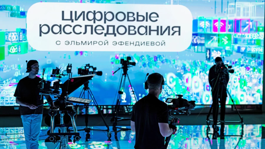 Эльмира Эфендиева - ведущая передачи "Цифровые расследования".