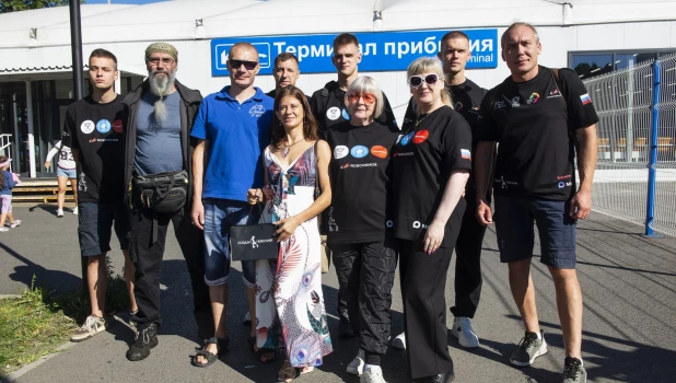 Парашютист Сергей Бойцов и пилот аэростата Иван Меняйло готовы поставить мировой рекорд на Алтае.