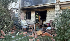 Взрыв газа выбил окна в доме