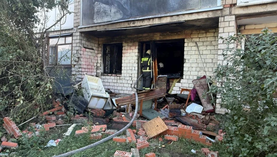 Взрыв газа выбил окна в доме