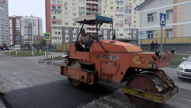 Установка искусственных неровностей на дорогах Барнаула.