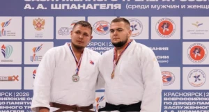 Степан Молодцов (справа) в финальном поединке с Кириллом Воробьевым