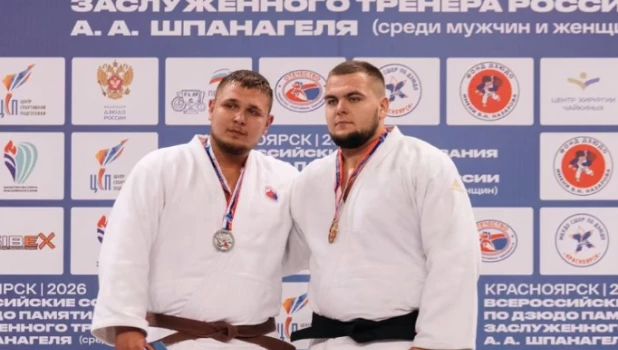 Степан Молодцов (справа) в финальном поединке с Кириллом Воробьевым