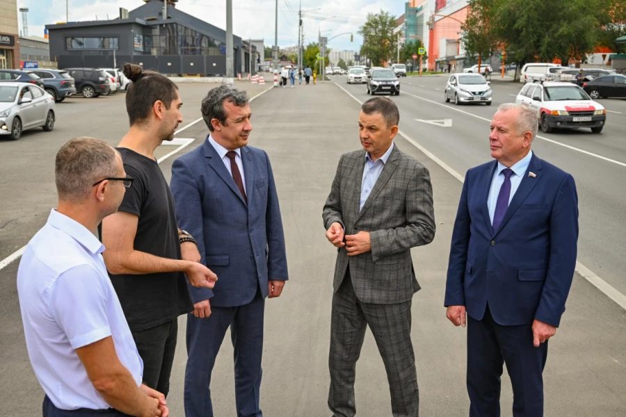 Приемка отремонтированного участка дороги на проспекте Строителей.
