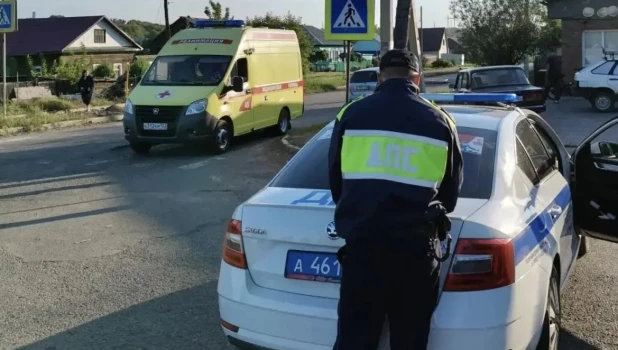 В Бийске велосипедистка попала в больницу после ДТП