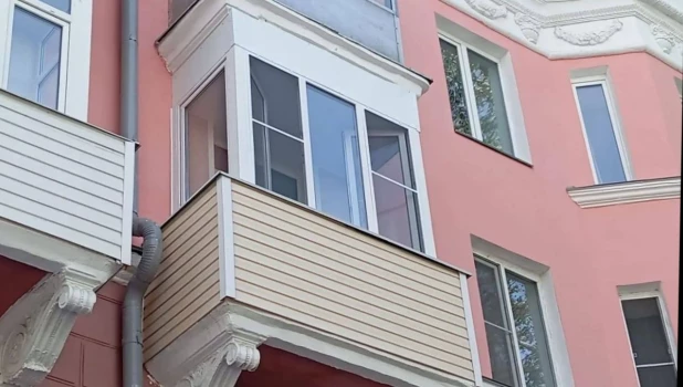 Остекление и утепление балконов.