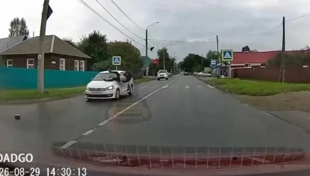 В Барнауле такси сбило женщину на зебре