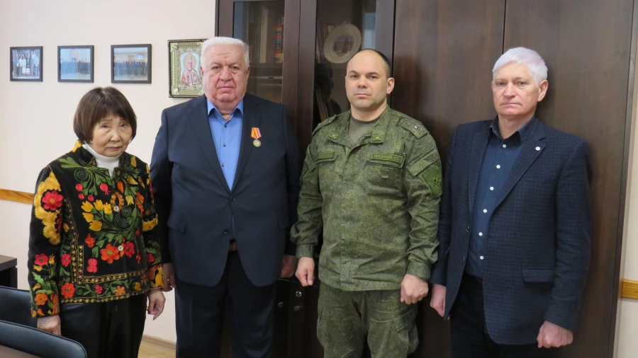 Генеральный директор «Алттранса» Александр Карлов был награжден медалью «За освобождение Луганской и Донецкой народных республик» за помощь участникам СВО.