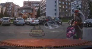 «Баба Яга» на самокате