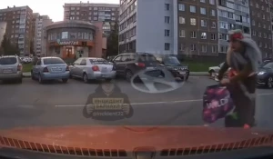 «Баба Яга» на самокате