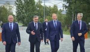 Губернатор Алтайского края Виктор Томенко оценил обновление социальных объектов в Заринске.