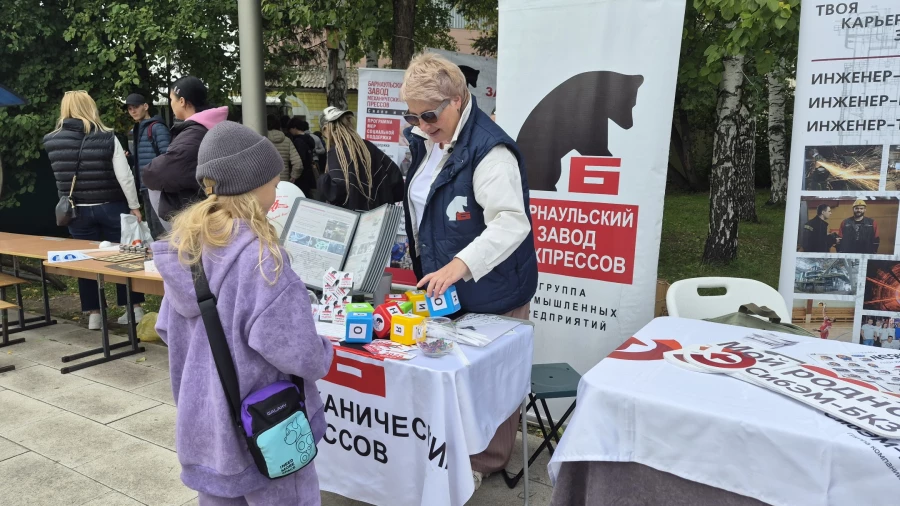 Алтайские промышленные предприятия выставляются с павильонами.
