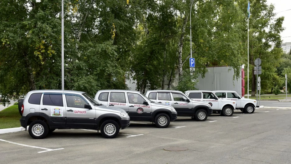 Отправка партии транспортных средств в зону проведения СВО и для населения новых российских регионов.