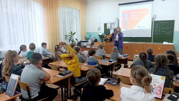 «Ростелеком» провел урок по кибербезопасности в гимназии № 45 в Барнауле.