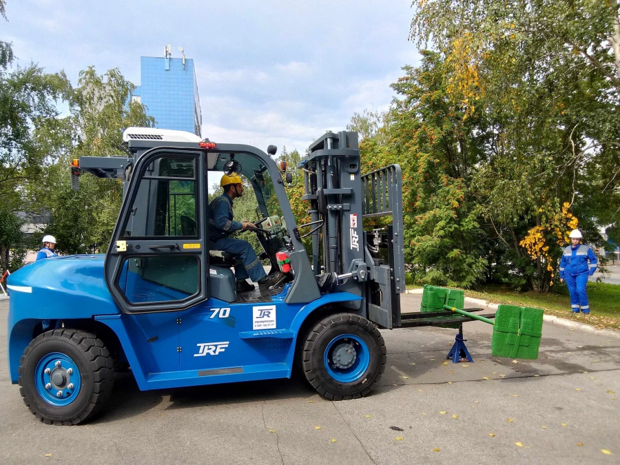 На Алтай-Коксе прошел конкурс профессионального мастерства водителей погрузчика.
