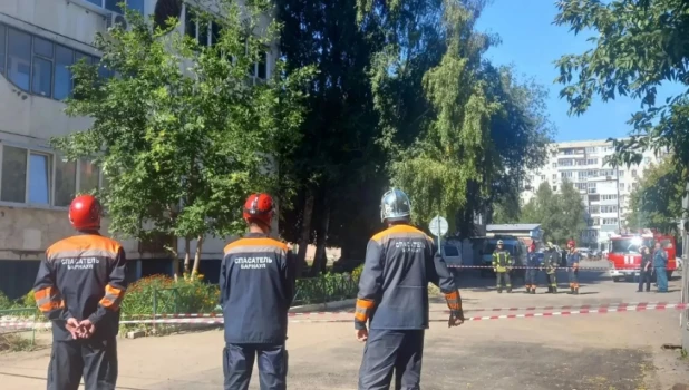В Барнауле оцепили многоэтажку