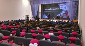 Встреча писателя и общественно-политического деятеля Захара Прилепина с барнаульскими школьниками, кадетами, юнармейцами, воспитанниками военно-патриотических и военно-спортивных клубов.