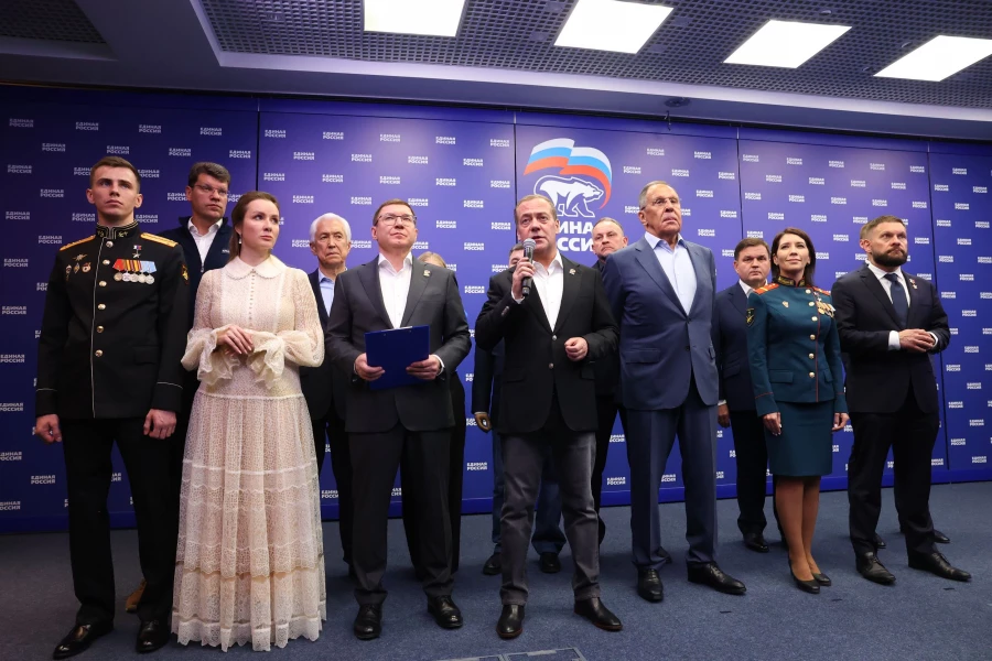 Председатель «Единой России» Дмитрий Медведев по видеосвязи обсудил с единороссами в регионах предварительные итоги выборов.