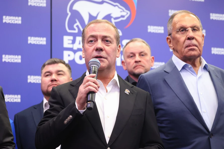 Председатель «Единой России» Дмитрий Медведев по видеосвязи обсудил с единороссами в регионах предварительные итоги выборов.