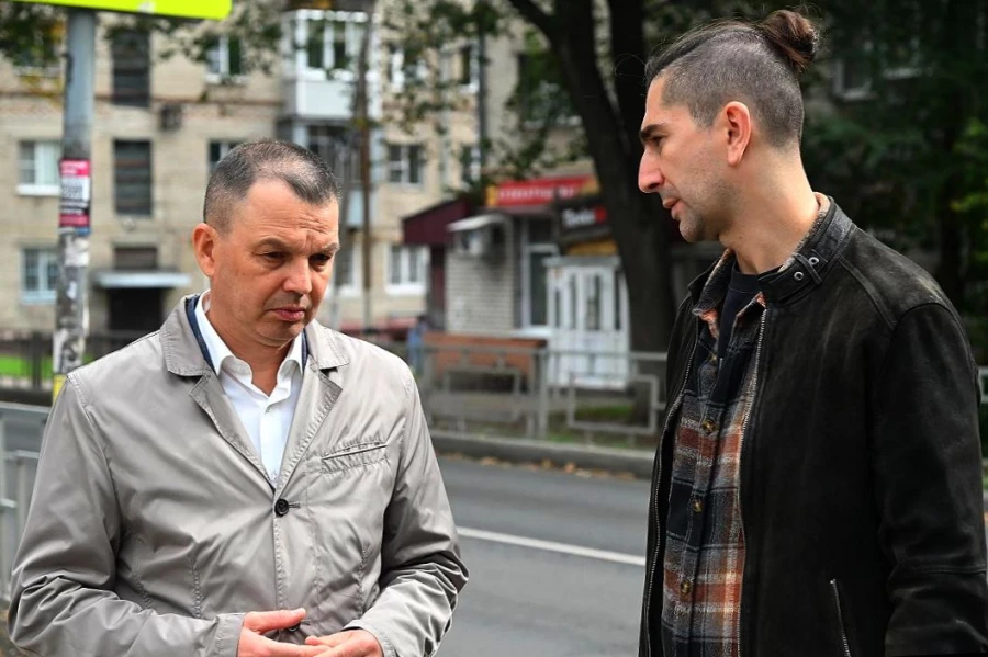 Выездное совещание на улице Эмилии Алексеевой, где завершились работы в рамках национального проекта «Инфраструктура для жизни».
