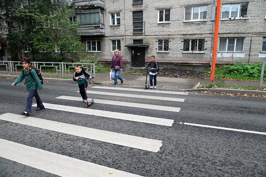 Выездное совещание на улице Эмилии Алексеевой, где завершились работы в рамках национального проекта «Инфраструктура для жизни».