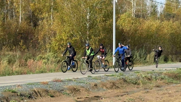 Волонтеры Алтай-Кокса провели велопробег в помощь приюту для животных Заринска в рамках марафона добрых дел.