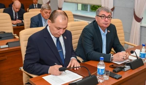Десять депутатов Барнаульской городской Думы перешли в краевой парламент