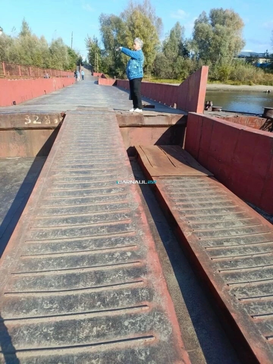 Опасный понтонный мост