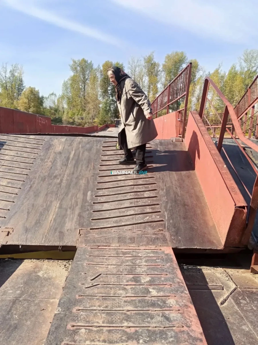 Опасный понтонный мост
