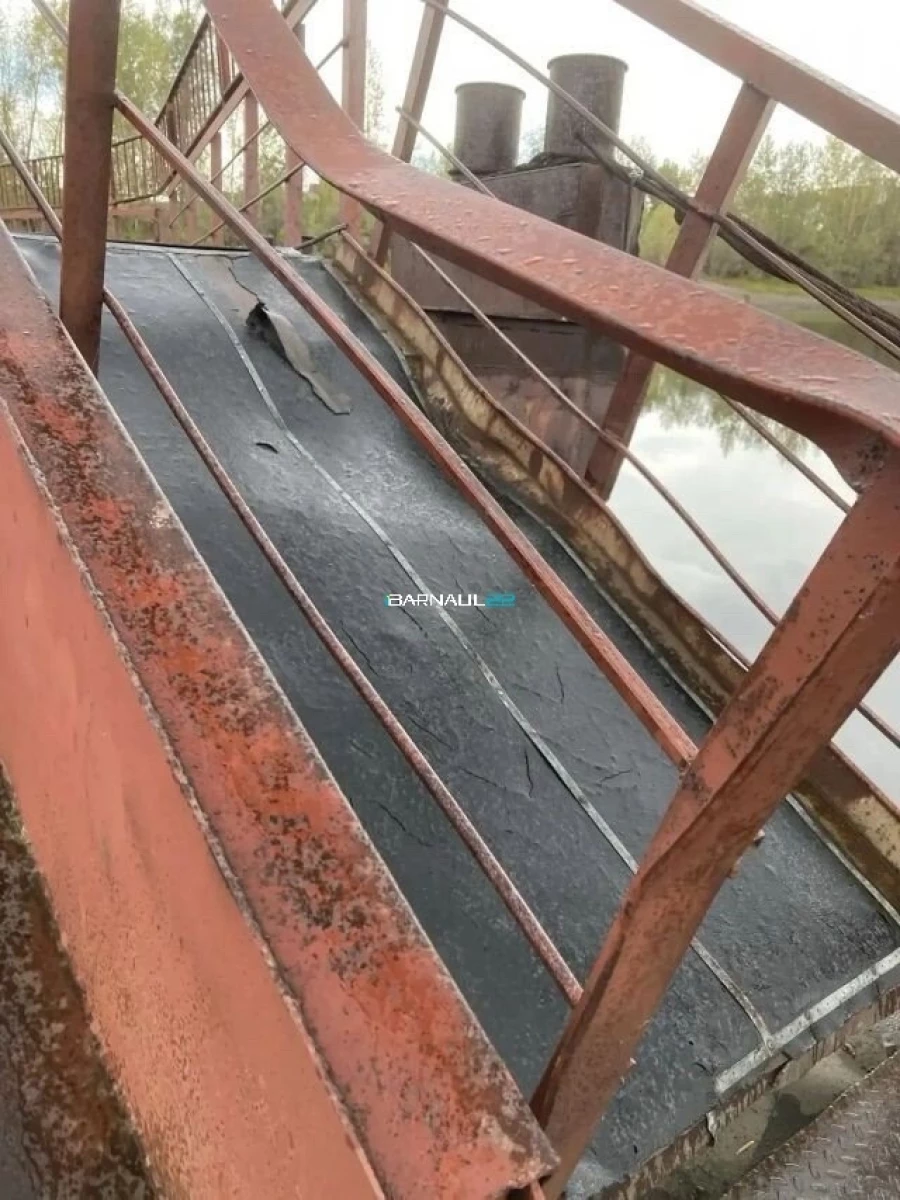 Опасный понтонный мост