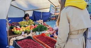 Продовольственная ярмарка в Барнауле.
