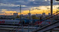 Вокзал Барнаула на закате.