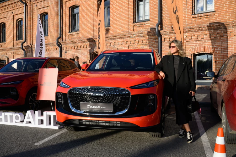 Экспозиция Автоцентра АНТ. 