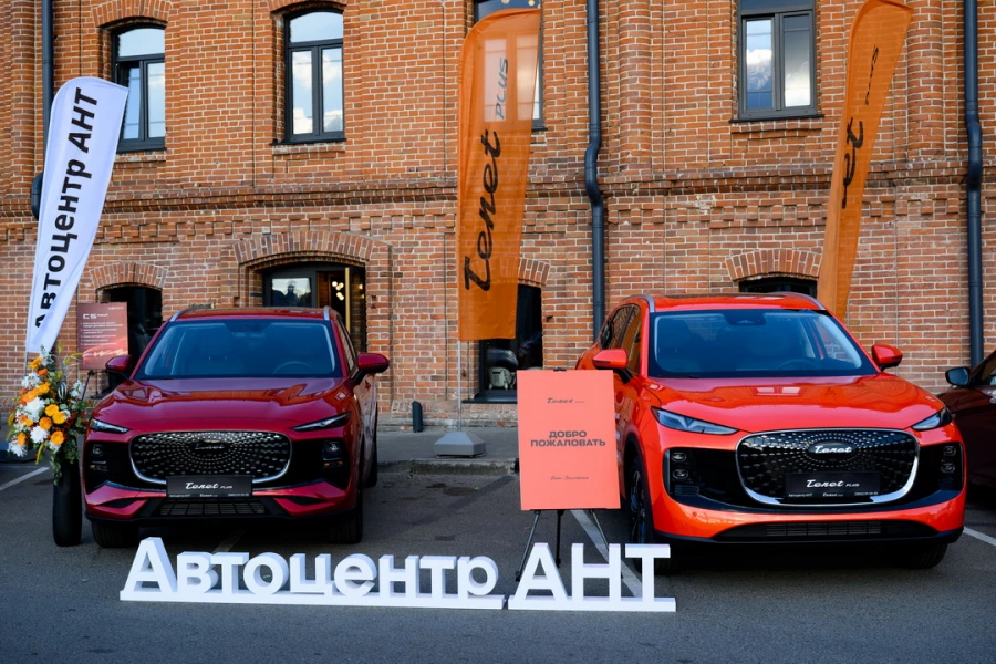 Экспозиция Автоцентра АНТ. 