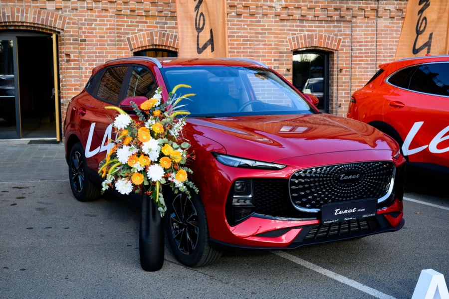 Экспозиция Автоцентра АНТ. 