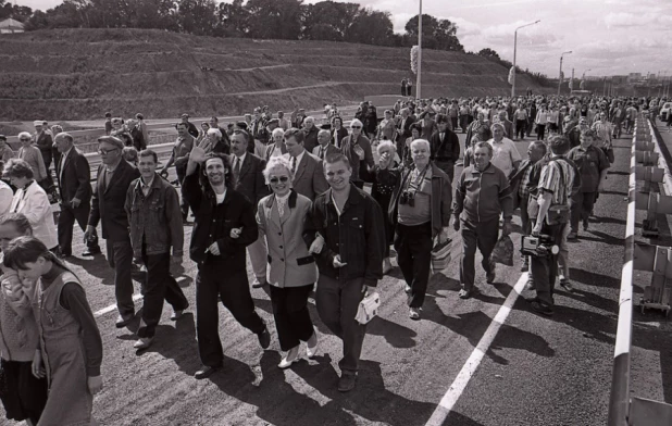 Открытие нового моста в Барнауле. 25 июля 1997 года.