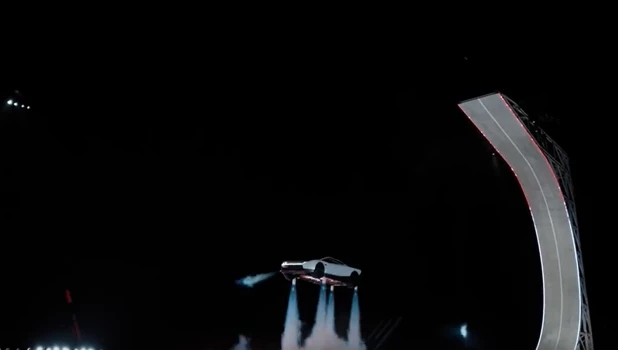 Электрический спорткар Roadster.