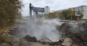 Специалисты на месте аварии на ул. Попова.